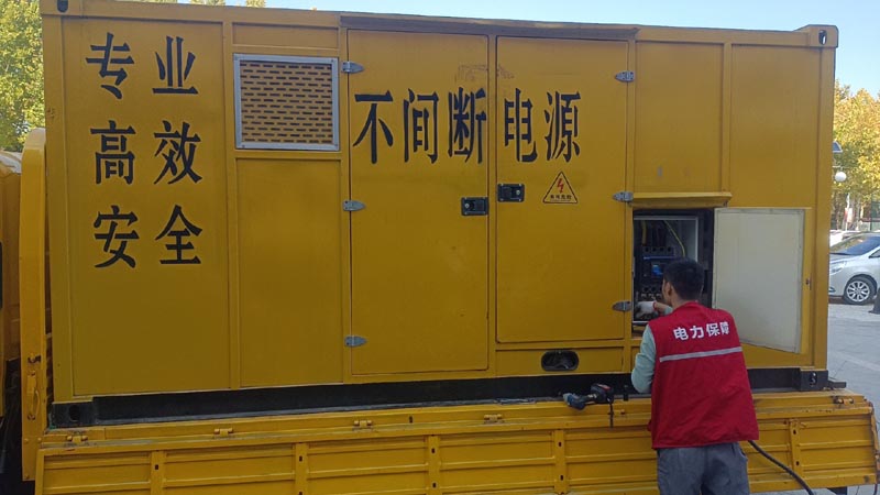 土默特右柴油发电机组和UPS电源配合使用时，如何避免切换过程中的电力中断？