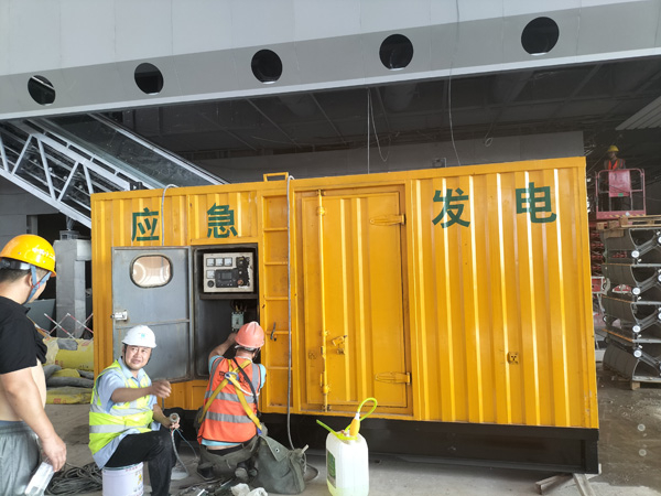 土默特右怎样判断空气滤清器是否需要更换？